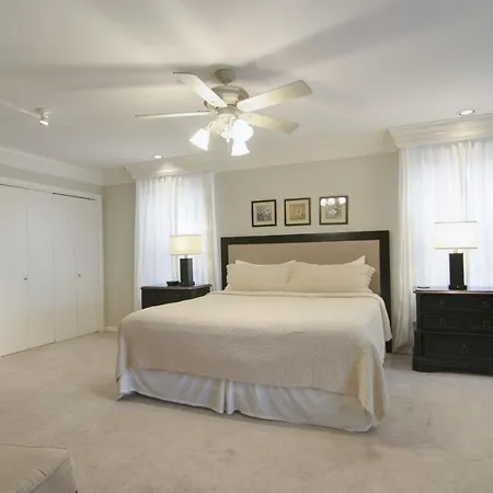 Villa Tarrytown Retreat